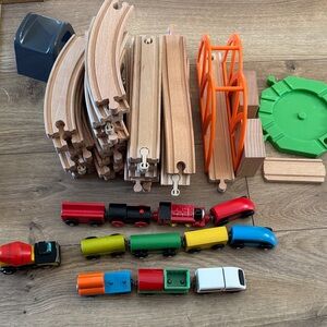 Classic Wooden Kids Train Set - Multicolor Accessories